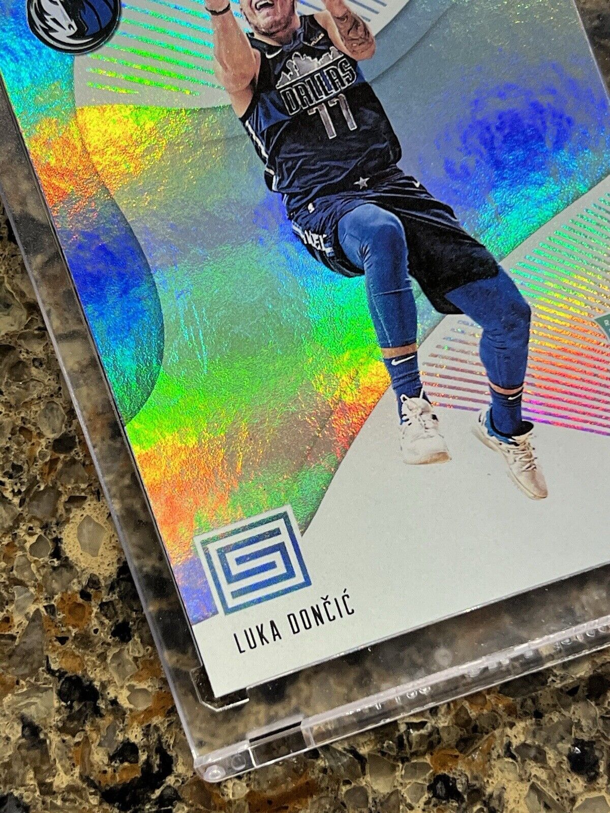 Luka Doncic RC 2018-19 Panini Status Basketball Refractor Holo Rare Mint Rookie