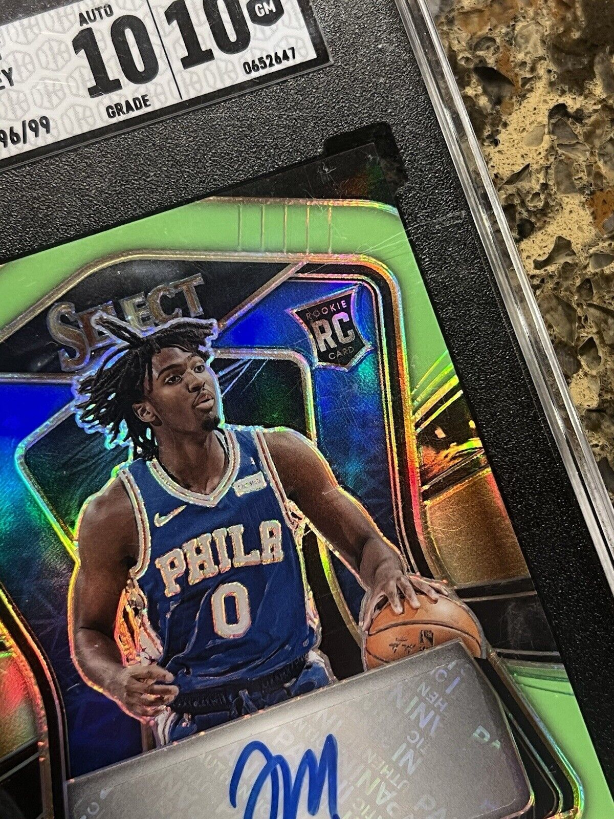 Tyrese Maxey RC 2020 Panini Select Rookie Signatures Neon Green Prizm /99 SGC 10