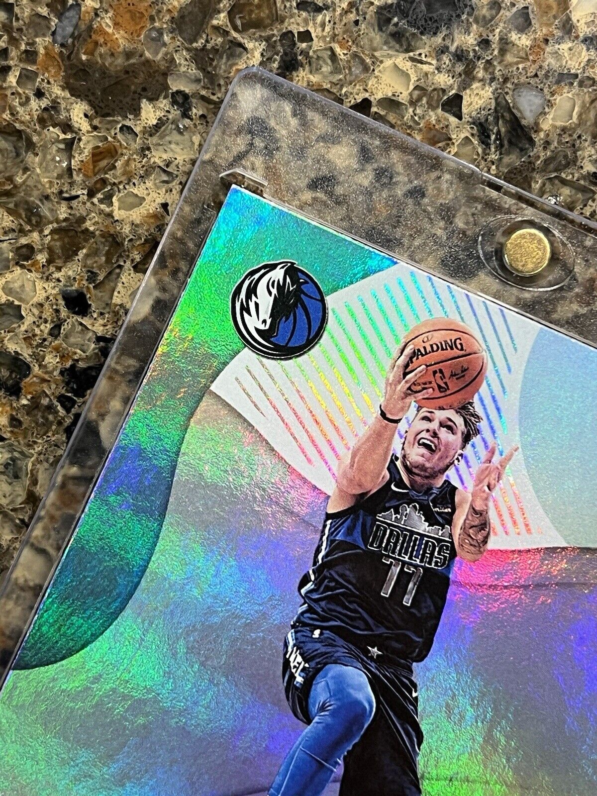 Luka Doncic RC 2018-19 Panini Status Basketball Refractor Holo Rare Mint Rookie